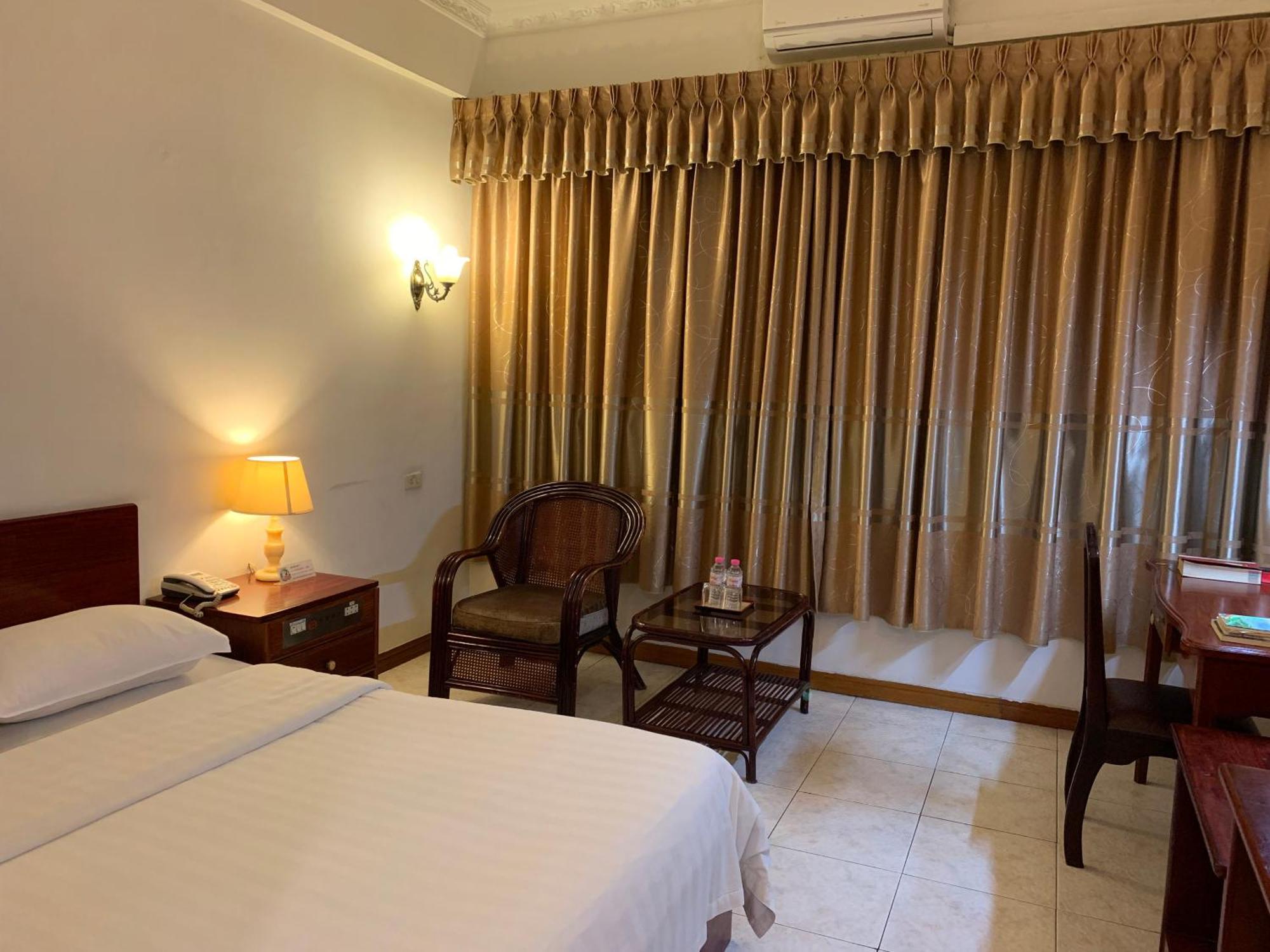 Chung Hsin Hotel 中信酒店 Phnom Penh Exterior foto